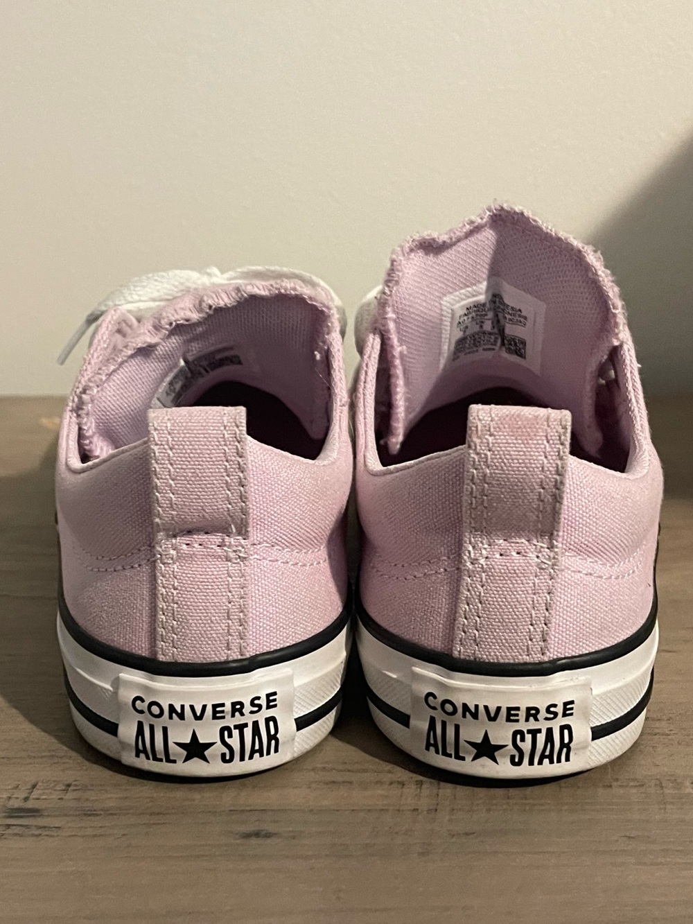 Converse Chuck Taylor Low Top Sneakers 👟 - Picture 6 of 9
